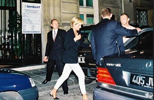 Diana menuju ke apartemen Dodi (Foto: dok.Twitter @DianaDaybyDay)