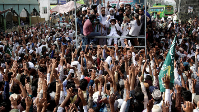 Aksi protes di Pakistan terkait kontes kartun Nabi Muhammad di Belanda. (Foto: Reuters/Mohsin Raza)