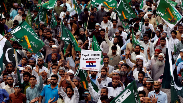 Aksi protes di Pakistan terkait kontes kartun Nabi Muhammad di Belanda. (Foto: Reuters/Akhtar Soomro)
