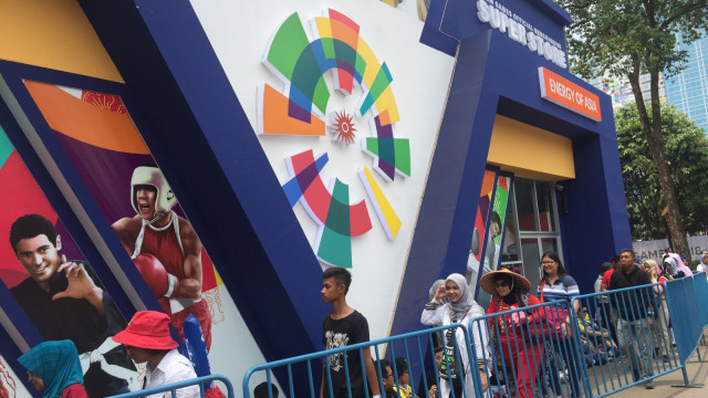 Kondisi antrean di Super Store Inasgoc Asian Games 2018. (Foto: Elsa Toruan/kumparan)