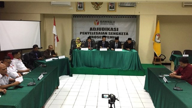 Sidang Ajudikasi Penyelesaian Sengketa M Taufik di Bawaslu Provinsi DKI Jakarta, Sunter, Jakarta Utara, Jumat (31/8/2018). (Foto: Andreas Ricky/kumparan)