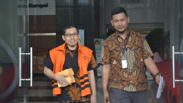 Yaya Purnomo usai diperiksa sebagai tersangka di Gedung KPK, Jakarta