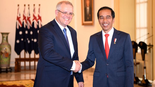 Presiden Joko Widodo terima kedatangan PM Australia Scott Morrison di Istana Bogor, Jumat (31/8/2018). (Foto: AFP/Sonny Tumbelaka)