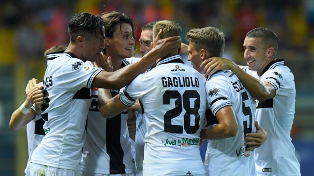 Selebrasi para pemain Parma usai Roberto Inglese mencetak gol ke gawang Udinese. (Foto: Getty Images/Alessandro Sabattini)