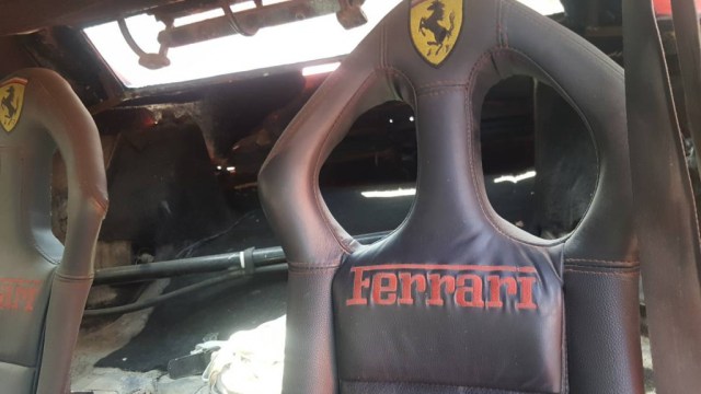 Interior Ferrari F40 basis Nissan Sentra (Foto: dok. Motorauthority)