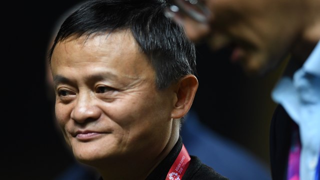 Jack Ma hadiri final sepak bola wanita Asian Games 2018 di Palembang. (Foto: Zabur Karuru/Antara)