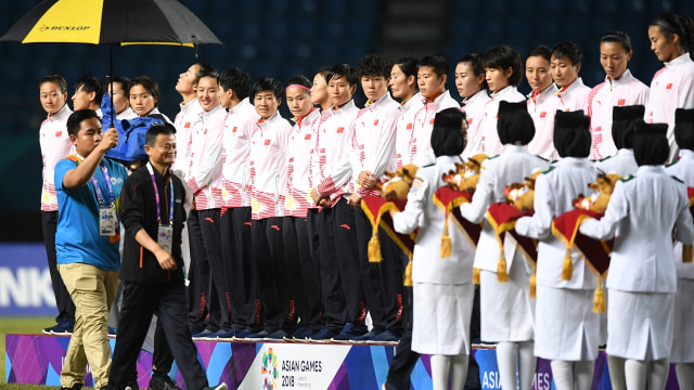Jack Ma hadiri final sepak bola wanita Asian Games 2018 di Palembang. (Foto: Zabur Karuru/Antara)