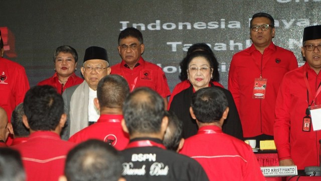 Ketum PDIP Megawati Soekarnoputri dan bakal Cawapres Ma'ruf Amin menghadiri di Rakornas PDIP di Jakarta, Sabtu (9/1/2018). (Foto: Jamal Ramadhan/kumparan)