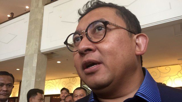 Wakil Ketua DPR, Fadli Zon menjawab pertanyaan wartawan di Seminar Nasional 'Paradoks Indonesia' di Grand Sahid Jaya Hotel, Jakarta, Sabtu (1/9,2018). (Foto: Yuana Fatwalloh/kumparan)