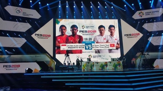Indonesia vs Vietnam dalam ajang PES 2018. (Foto:  Arif Prawira Utama)