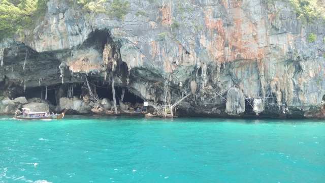 Jernihnya air laut di Phi Phi Island (Foto: amanaturrosyidah/kumparan )