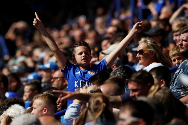 Pendukung Leicester di laga vs Liverpool. (Foto: Reuters/Carl Recine)