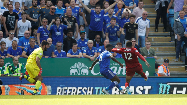 Blunder Alisson buka jalan bagi gol Leicester. (Foto: Reuters/Carl Recine )