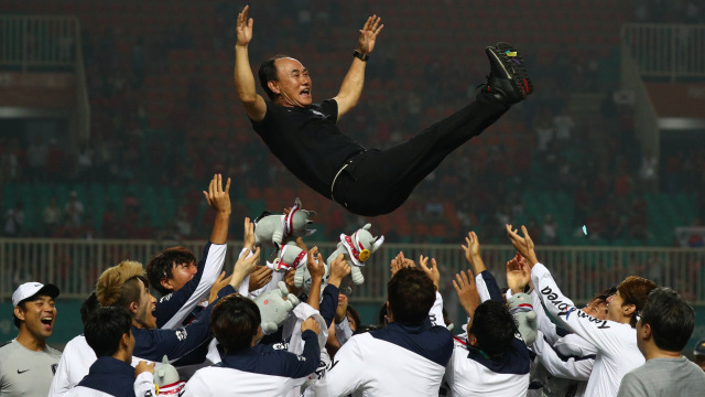 Pemain Korsel rayakan kemenangan di Asian Games 2018. (Foto: REUTERS/Athit Perawongmetha )