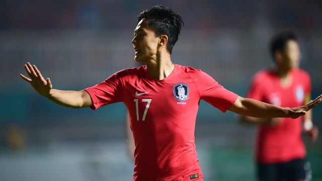 Lee Seung-woo di laga final sepak bola putra Asian Games 2018. (Foto: Martin BUREAU / AFP)