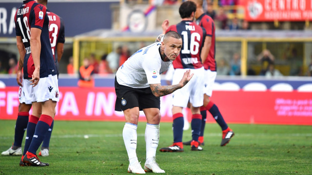 Selebrasi Radja Nainggolan usai mencetak gol ke gawang Bologna. (Foto: Alberto Pizzoli/AFP)