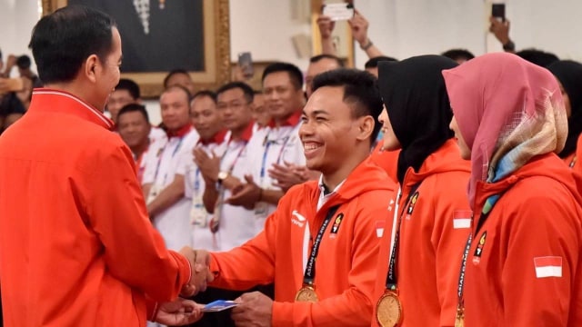 Jokowi Serahkan Bonus ke Atlet Asian Games 2018  (Foto: Biro Pers Setpres)