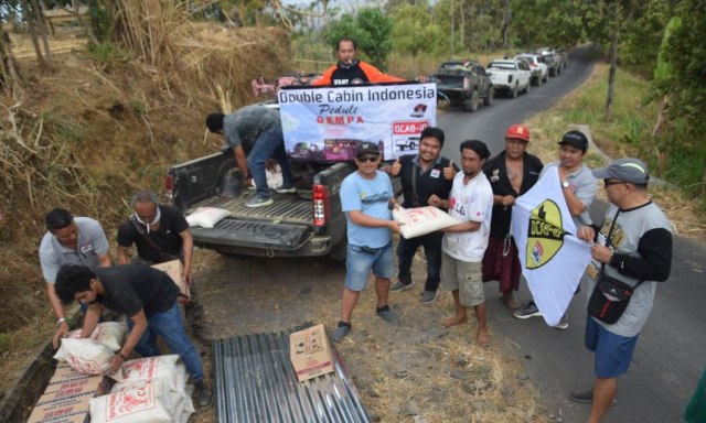Komunitas DCAB ID Chapter Bali Bantu Bangun Rumah Darurat