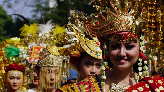Parade Foto “Festival Pesona Lokal” di Bandung  (2)
