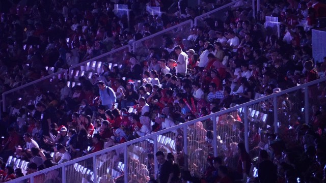 Suasana penonton di Stadion GBK. (Foto: Fanny Kusumawardhani/kumparan)