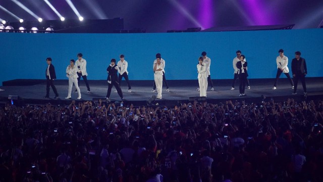 Penampilan dari grup band Korea Super Junior pada Upacara Penutupan Asian Games ke-18 Tahun 2018 di Stadion Utama GBK, Senayan, Jakarta, Minggu (2/9). (Foto: Fanny Kusumawardhani/kumparan)