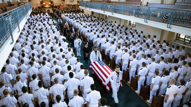 Suasana proses pemakaman Senator John McCain, R-Ariz., di Annapolis, Md. (Foto: David Hume Kennerly / Keluarga / Kolam McCain melalui Reuters)