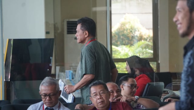 Pendiri PT Mugi Rekso Abadi, Soetikno Soedarjo (tengah) tiba di KPK, Jakarta, Senin (3/9/2018). (Foto: Helmi Afandi Abdullah/kumparan)