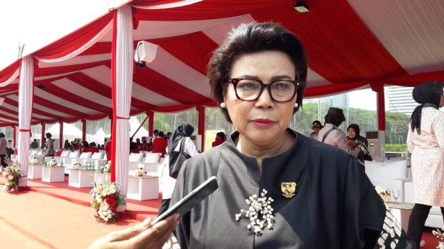 Wakil Ketua KPK, Basaria Panjaitan (kebaya hitam) menghadiri HUT Polwan di Monas, Jakarta, Senin (3/9/2018). (Foto: Fadjar Hadi/kumparan)
