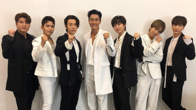 Boyband K-Pop Super Junior di backstage penutupan Asian Games 2018, Jakarta, Minggu (2/9). (Foto: Instagram/@siwonchoi)