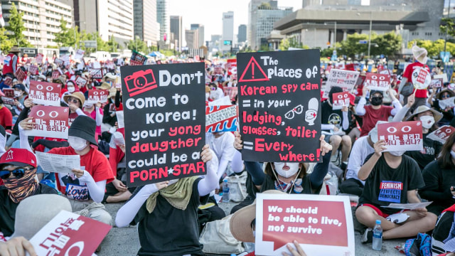 Protes warga korea terkait kamera tersembunyi di toilet Seoul. (Foto: Getty Images/Jean Chung)