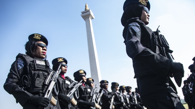 Sejumlah Polisi Wanita (Polwan) bersiap mengikuti upacara peringatan HUT Ke-70 Polwan di Monas, Jakarta, Senin (3/9/2018).  (Foto: ANTARA FOTO/Aprillio Akbar)