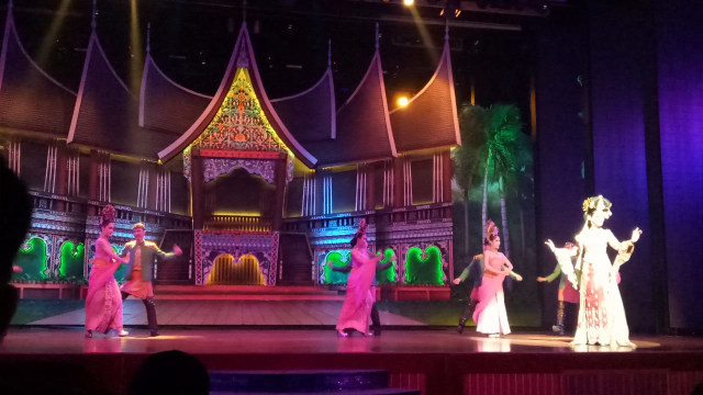 Pattaya dan Cowok 'Cantik' di Alcazar Cabaret Show (15)