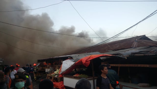 Pasar Gedebage Bandung terbakar (03/09/2018). (Foto: Dok. istimewa)