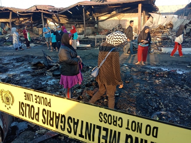 Pedagang Pasar Induk Gedebage Histeris Melihat 2 Ton Beras Terbakar