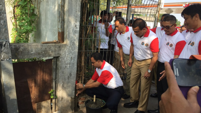 Gubernur DKI Jakarta, Anies Baswedan saat pencanangan pemasangan tanda batas di acara Gema Patas (Gerakan Masyarakat Pemasangan Tanda Batas), Jakarta, Selasa (04/09/2018). (Foto: Moh Fajri/kumparan)