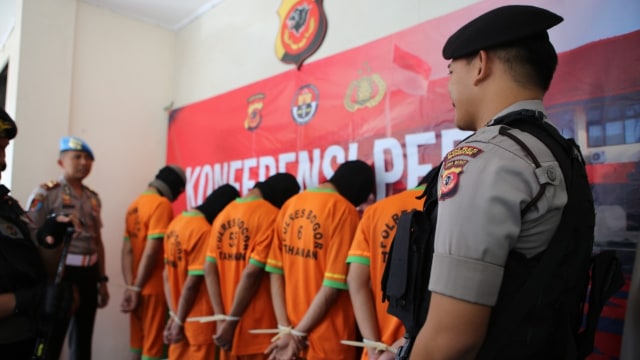 Pelaku pencurian dan kekerasan pada jumpa pers di Polres Bogor, Jawa Barat, Selasa (04/09/2018). (Foto: Dok. Polres Bogor)