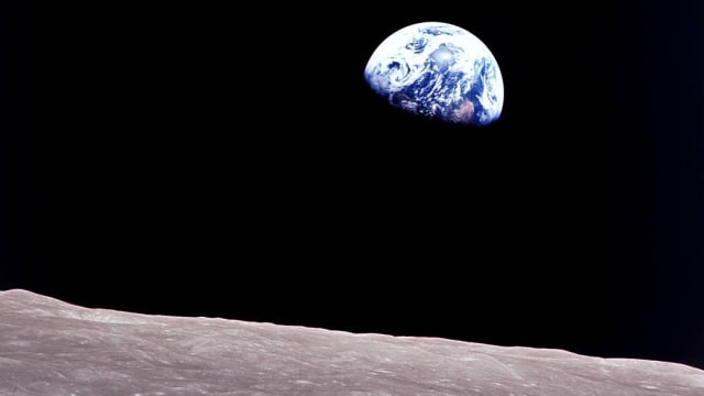Foto Bumi dari orbit Bulan yang diambil oleh astronaut William Bill Anders. (Foto: William Bill Anders via NASA.)