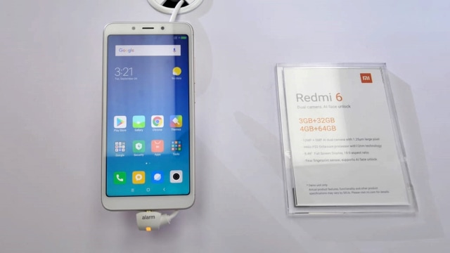 Smartphone Xiaomi Redmi 6. (Foto: Bianda Ludwianto/kumparan)