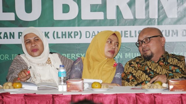 Dekan Fisip UM Endang Sulastri, Direktur Perludem Titi Anggraeni dan Komisioner KPU Ilham Samputra di acara diskusi publik Pemilu Berintegritas di PP Muhammadiyah. (Foto: Jamal Ramadhan/kumparan)