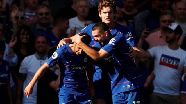 Mateo Kovacic ikut merayakan gol Chelsea yang dicetak oleh Pedro. (Foto: Reuters/John Sibley)