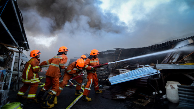 Ilustrasi kebakaran. Foto: Antara/M Ibnu Chazar