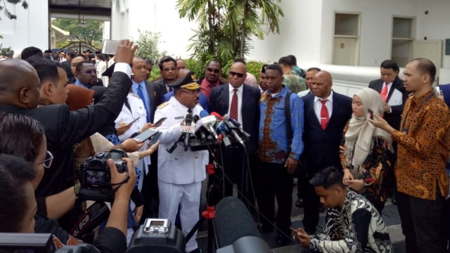 Gubernur Papua Lukas Enembe di Kompleks Istana Kepresidenan usai melakukan pelantikan Gubernur, Rabu, (5/9). (Foto: Jihad Akbar/kumparan)