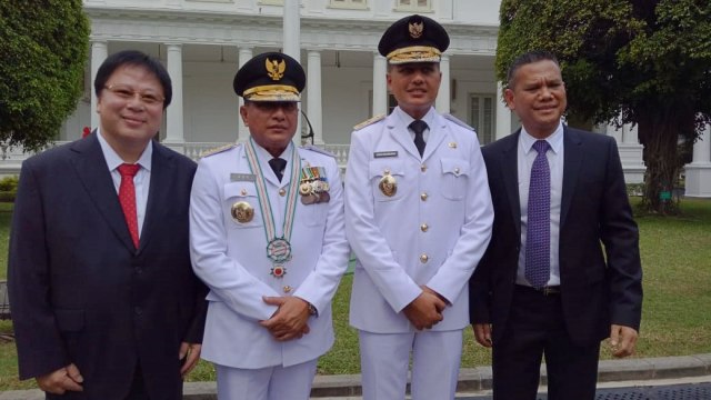 Edy Rahmayadi-Musa Rajeskshah Gubernur dan Wagub Sumatera Utara di Kompleks Istana Kepresidenan usai melakukan pelantikan Gubernur, Rabu, (5/9). (Foto: Jihad Akbar/kumparan)