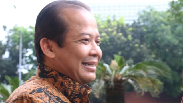 Wakil Ketua DPR M Taufik Kurniawan usai diperiksa KPK terkait kasus dana perimbangan daerah, Rabu (5/9/2018). (Foto: Eny Immanuella Gloria)
