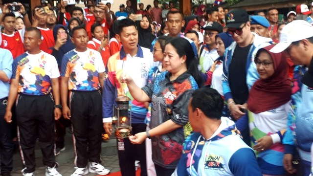 Menko PMK, Puan Maharani, resmi membuka Torch Relay Asian Para Games 2018 di Balaikota Solo, Rabu (5/9/2018). (Foto: Karina Nur Shabrina/kumparan)