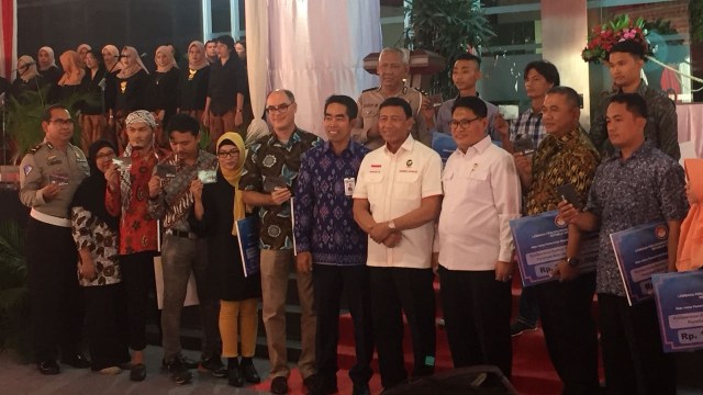 Menkopolhukam Jenderal (Purn) Wiranto dalam Pemberian Kompensasi dari Pemerintah kepada korban terrorisme Thamrin, Kp Melayu, dan Polda Sumut di Kantor LPSK, Kamis (6/9/18). (Foto: Ferry Fadhlurrahman/kumparan)