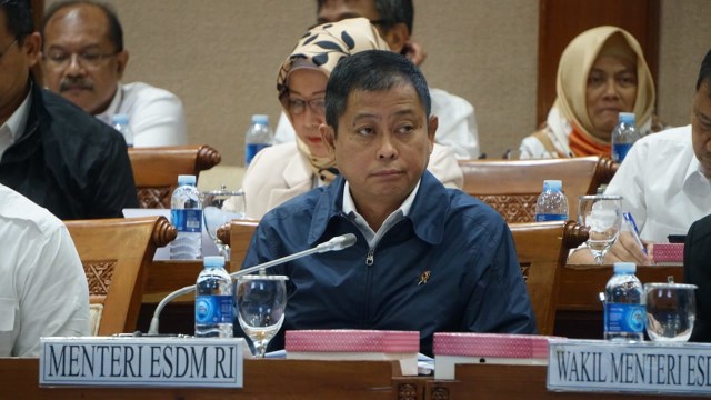 Menteri ESDM, Ignasius Jonan di raker Komisi VII dengan Kementerian ESDM di Gedung Nusantara III Kompleks Parlemen, Senayan, Jakarta Selatan (6/9/2018). (Foto: Iqbal Firdaus/kumparan)