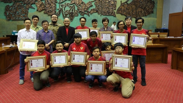 Atlet eSports Indonesia dapat penghargaan dari Kemenpora. (Foto: IESPA/Facebook)