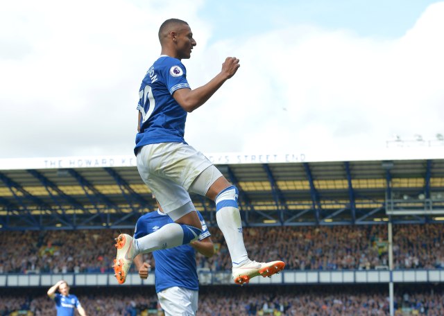 Richarlison merayakan golnya untuk Everton. (Foto: REUTERS/Peter Powell)