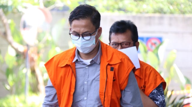 Anggota DPRD Malang Harun Prasojo (depan) diperiksa KPK terkait kasus suap APBD-P Pemerintahan Kota Malang, Jumat (7/9/2018) (Foto: Eny Immanuella Gloria)